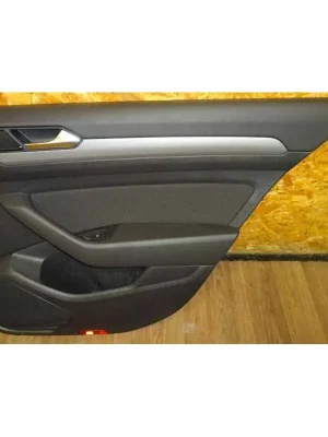 Značkový tapecírunk dveří pravý zadní VW Passat B8 3G0 sedan3G0867420JP93G5867212ACHQB